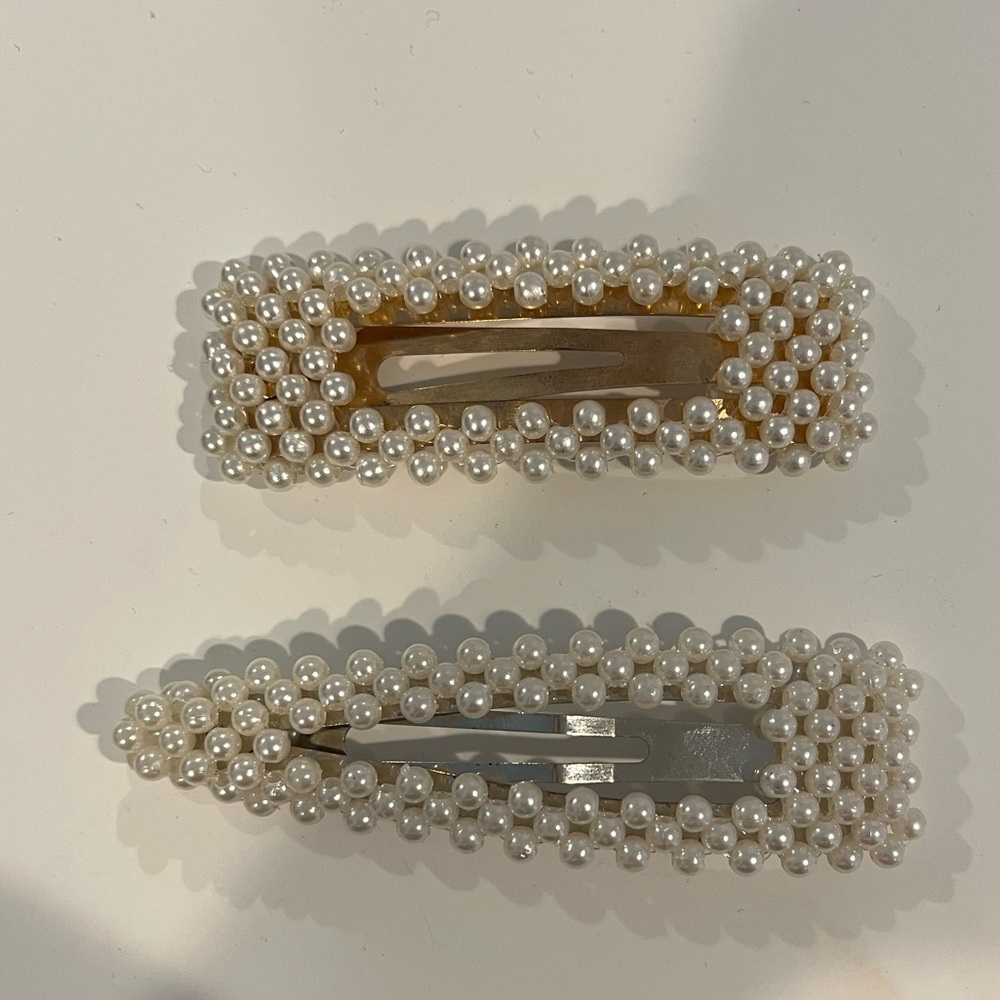 Pearl hair clips